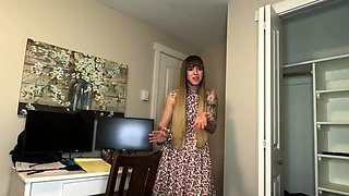 Masturbating amateur cums after solo fun