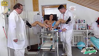 Real Orgasm of Young Bomshell Barbie Esm in Gyno Chair with Fucking Machine