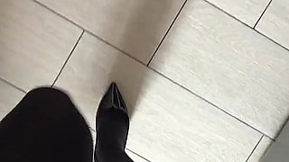 Giantess Crushing in Pantyhose and High Heels