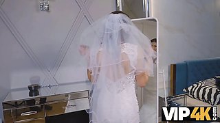 Vip4k. bride cant resist and tempts him to nail before wedding