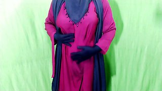 Indian housewife Priya gets down and dirty in the bedroom while chatting