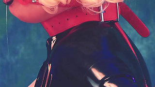 Moaning MILF Loves Good Fisting and Wet Pussy Play! Latex Fetish Horny Girl.