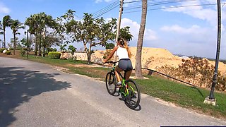 Perfect big ass Thai girlfriend anal sex