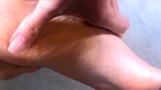Amateur Foot Fetish Girlfriend Sucks and gives a Footjob