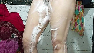 Priya Bhabi Hot Body Show