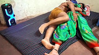 Indian Wife Cheating - Desi Bhabhi Fucks in Car While Husband Watches