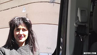 Bella Beretta demands a young guy to fuck her in a car like a good boy