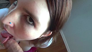 Brunette slut gives a great pov amateur blowjob
