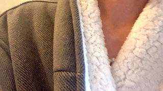 pissing  pussy on the toilet sexy hana chan cute girl petite