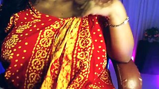 Hot Sexy Girl Shows Big Tits Pussy