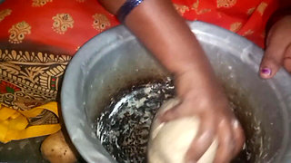 Sexy Saree Aunty Boobs