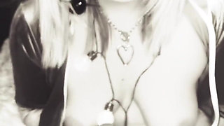 Singing to Santa and Being His Free Xmas Slut