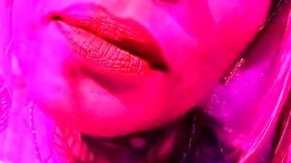 Webcam beauty and her toys have solo sex