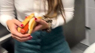 Webcam fun mature brunette with toys cum on cam