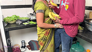 Komal bananas are very much liked, that's why the brother-in-law brought a dozen bananas from the market, for the sake of the sister-in-law, but the sister-in-law wanted a big banana.