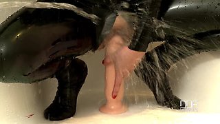 Bartroom dildoing in latex