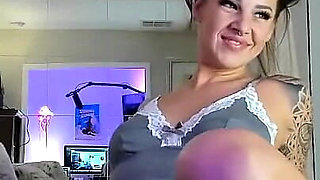 Evelin's Live Feature Show Chatting Twerk Dildo Play Riding