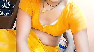 Desi Bhabhi Janvibhabhii Foot Massage Turns Into Hot Sex With Husband - Amateur Homemade Creampie