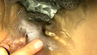 Sarah Rose masturbates her hairy pussy