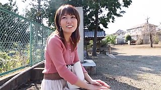 美人妻がパンティ越しのオマンコ愛撫とクンニで快楽にとろける