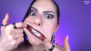 Silly Faces - Natural Face with Heavy Make-up 4