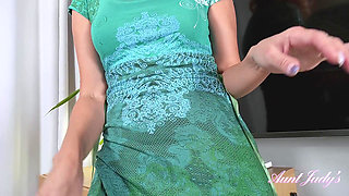 Auntjudys - Horny Mature MILF Foxy in Stockings and Heels