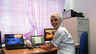 Amateur blonde fucking in stockings on video