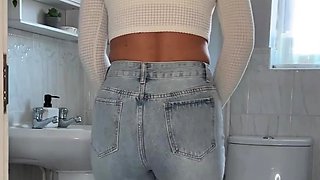 BurstingMeg - Plumber is fixing my toilet but it-s taking