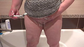 Busty BBW Milf Big Tits Shaves Her Shaved Cunt