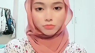 Hottie Malay Hijab Solo Frigging Ejaculation
