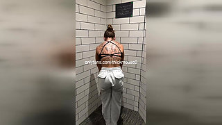 PUSSY FLASH - TEEN'S YOGA ROUTINE GOES WRONG