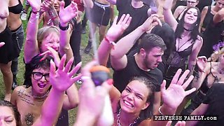 Perverse Family - Public Sex During Concert - Jennifer Mendez