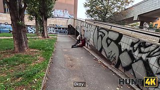 Hunt4k. blondie bangs a stranger while her bf is napping