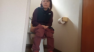 Japanese MILF's Peeing
