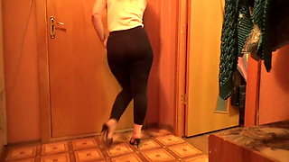 Twerking my 43 year old ass for the first time on cam