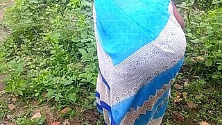 Village Aunty Shows Her Pussy to Ex-Boyfriend in Sugarcane Field