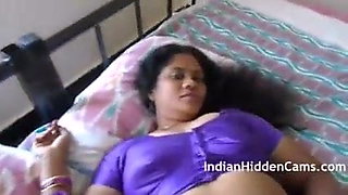 Desi aunty and uncle have sex in bedroom
