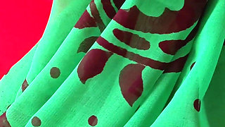 Beautiful Desi Bhabhi First Time Sex with Devar in Kitchen, Indian Girl XXX Tight Pussy Viral Hindi Video