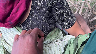 Desi Girlfriend Enjoy Outdoor Sex