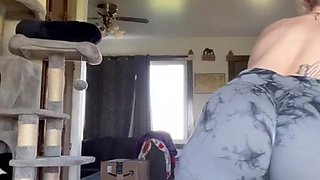 EGirl Babe shares masturbation with toys in fetish solo