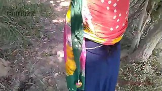 Indian nubile loves to have casual hookup in the nature, in the middle of the day