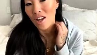 Webcam Asian camgirl testing brand new toy