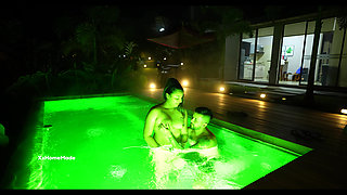 In a Public Jacuzzi, He Cum Inside Her Pussy