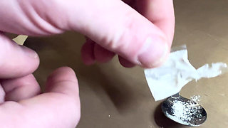 Pranking My Girlfriend with Sneeze Powder!