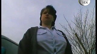 Chubby MILF whore satisfy her pussy in car