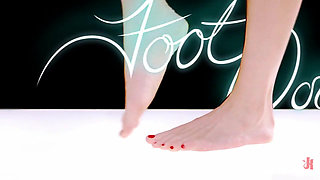 Size 8 12: Maitresse Madeline Gets Fucked!