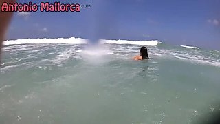 Italian Bubble Butt Babe Gives Blowjob on Nude Beach - Amateur 4K Fun