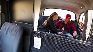 All-natural babe Lady Bug pleasures lucky dude in the backseat of a car