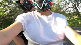 picking up my favorite DIDI client without a bra, I convince him to fuck!