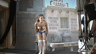 Serina Gomez - 438 - Photoshoot Backstage